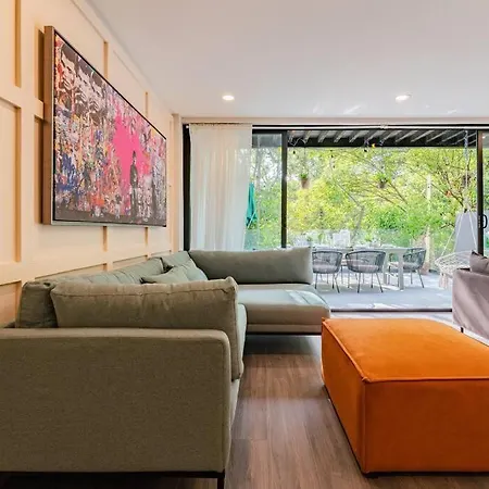 Modern Apt W/Balcony, Pingpong Table, Roof Top,Gym